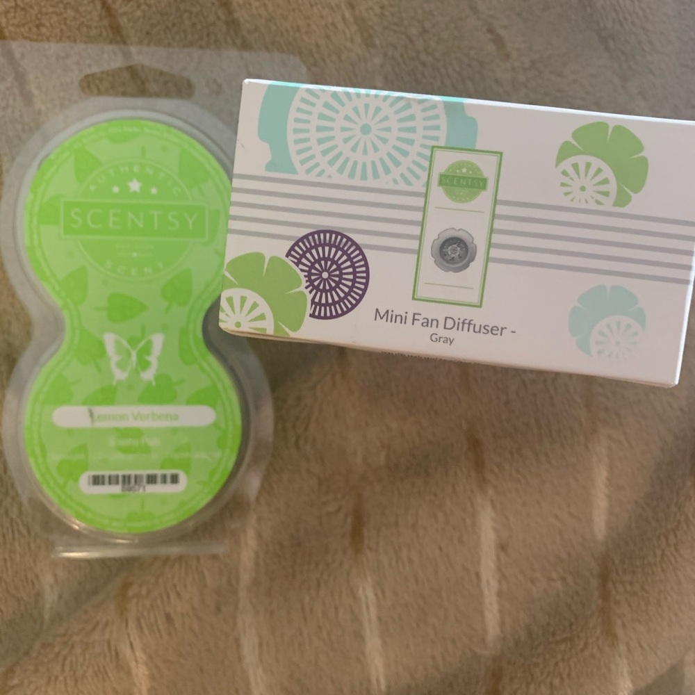 Scentsy Mini Fan Diffuser with scent pod